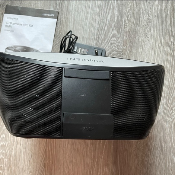 EUC “Insignia” CD BoomBox With FM Radio & Dock4 iPhone; User & Quick Setup Guide - Picture 7 of 17